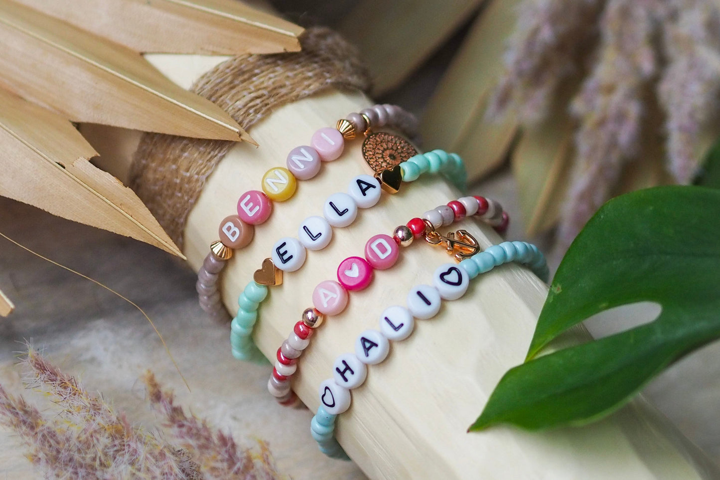 Perlenarmband Rocailles Glasperlen personalisiert mit Initialen bunt/roségold