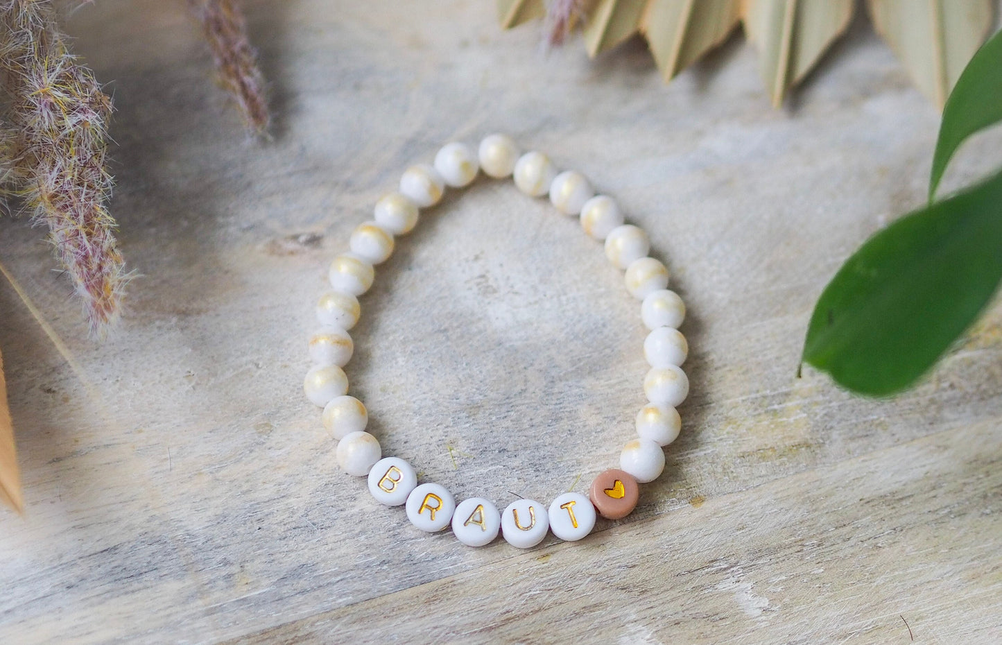 Perlenarmband Natursteinperlen personalisiert mit Wunschwort gold