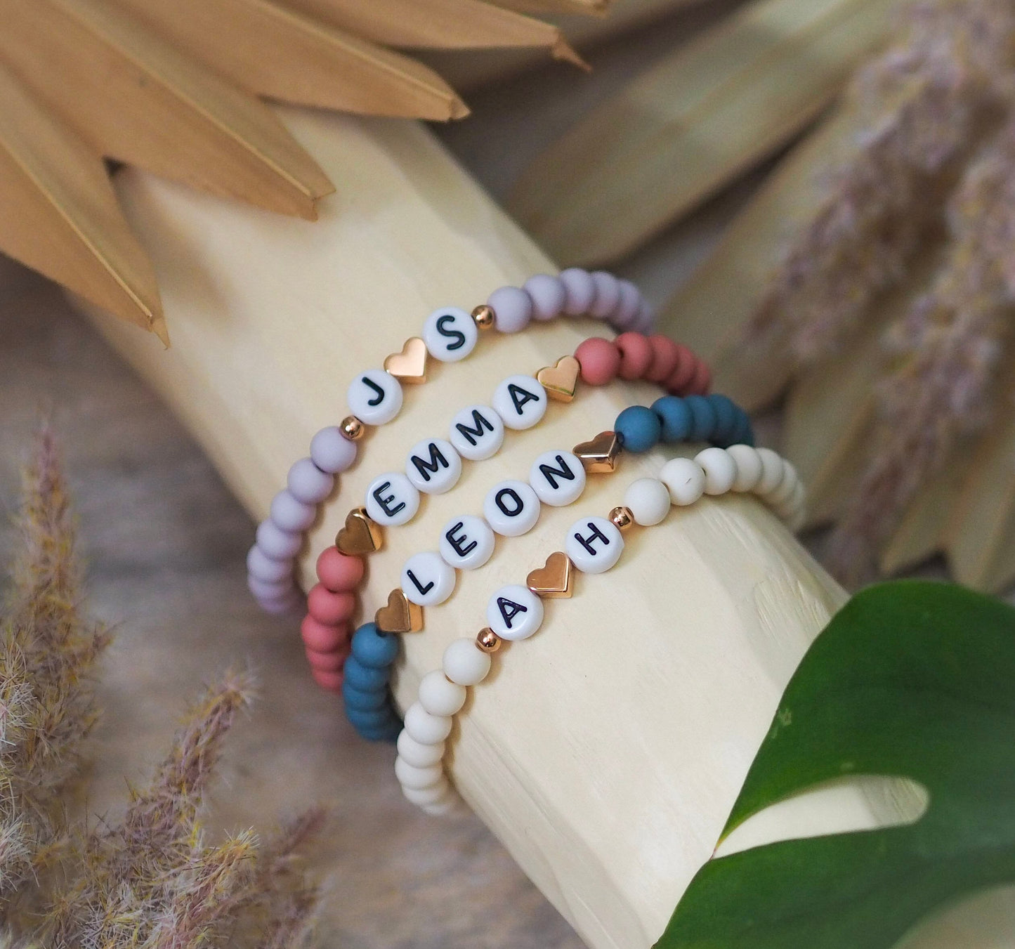 Perlenarmband mit Acrylperlen oder Glasperlen personalisiert mit Initialen