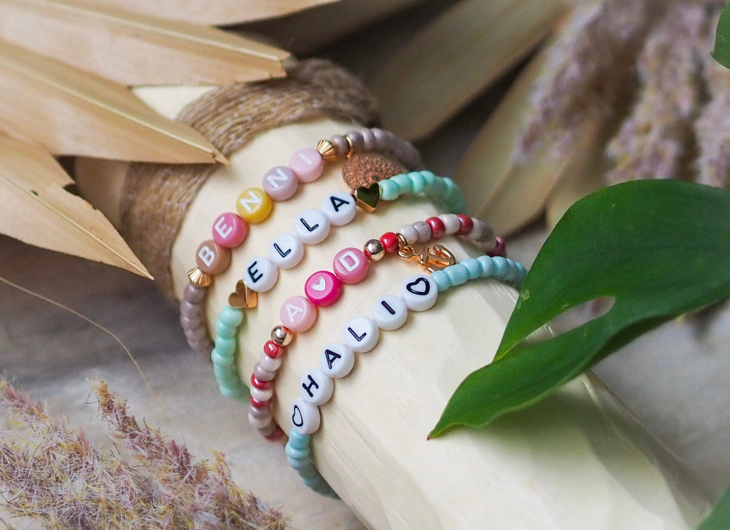 Perlenarmband Rocailles Glasperlen personalisiert mit Initialen bunt/roségold