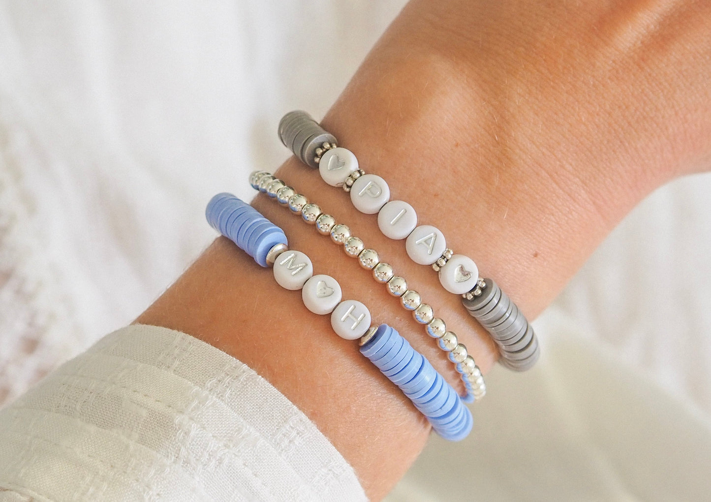 Perlenarmband Heishi Perlen personalisiert mit Initialen