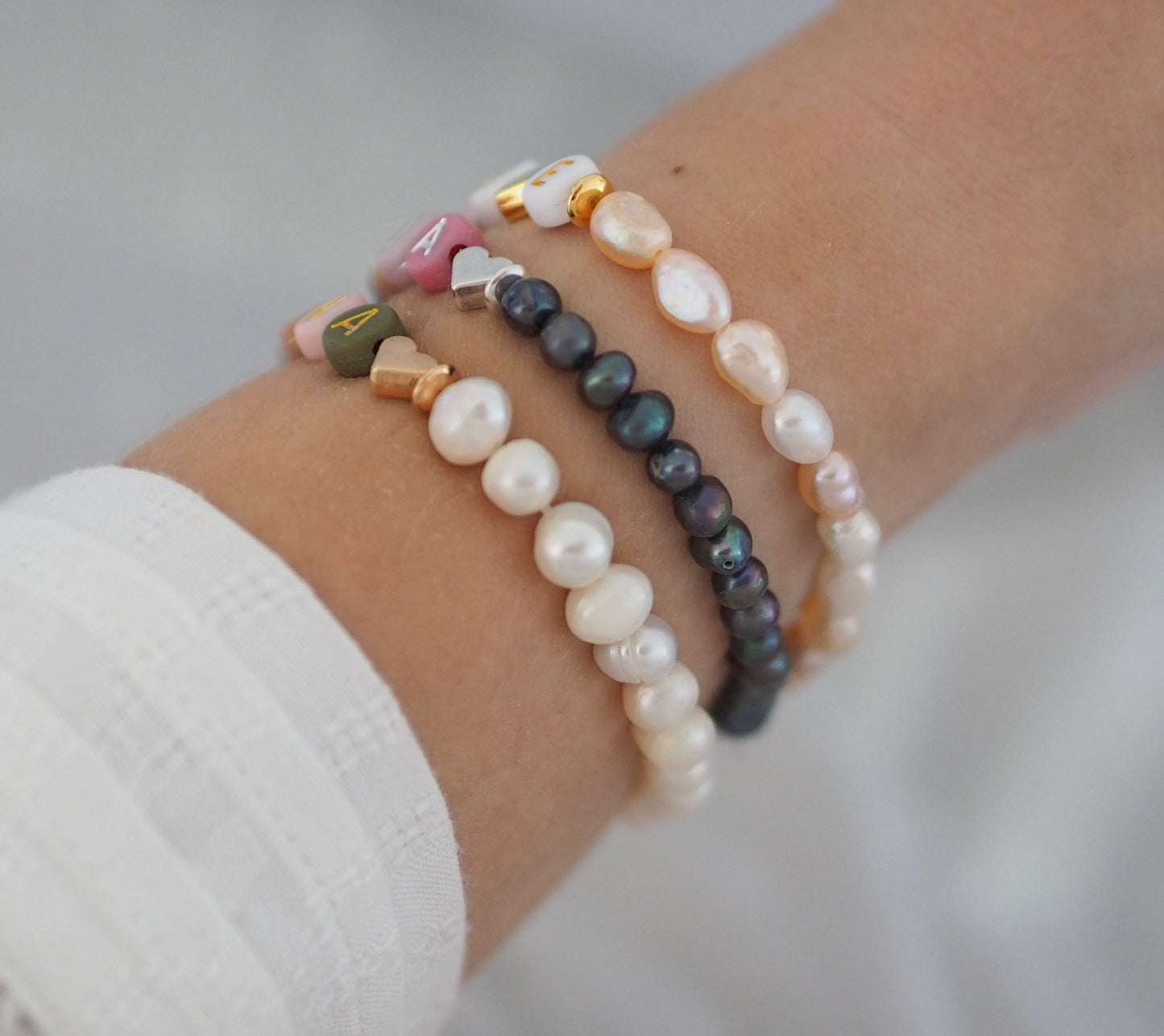 Perlenarmband Muschelperlen personalisiert mit Initialen