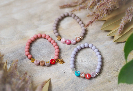 Kinderarmband Acrylperlen personalisiert mit Namen