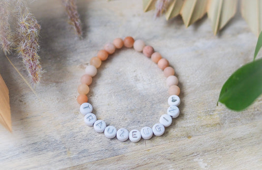 Perlenarmband Natursteinperlen personalisiert mit Wunschwort silber
