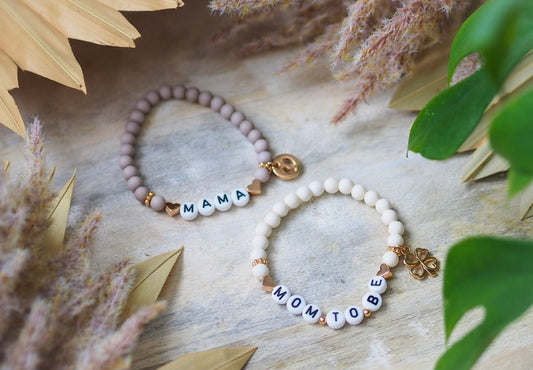 Perlenarmbänder Mutter und Tochter Acrylperlen personalisiert mit Initialen