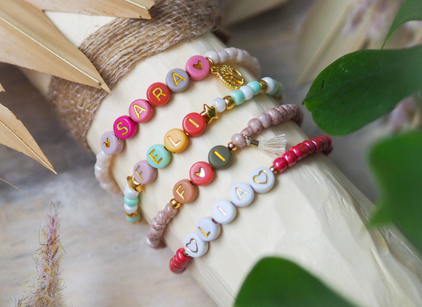 Perlenarmband Rocailles Glasperlen personalisiert mit Initialen bunt/gold