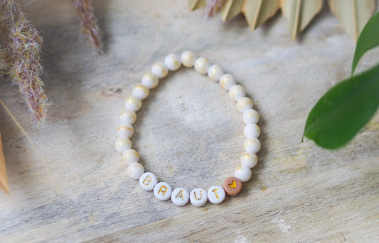 Perlenarmband Natursteinperlen personalisiert mit Wunschwort gold