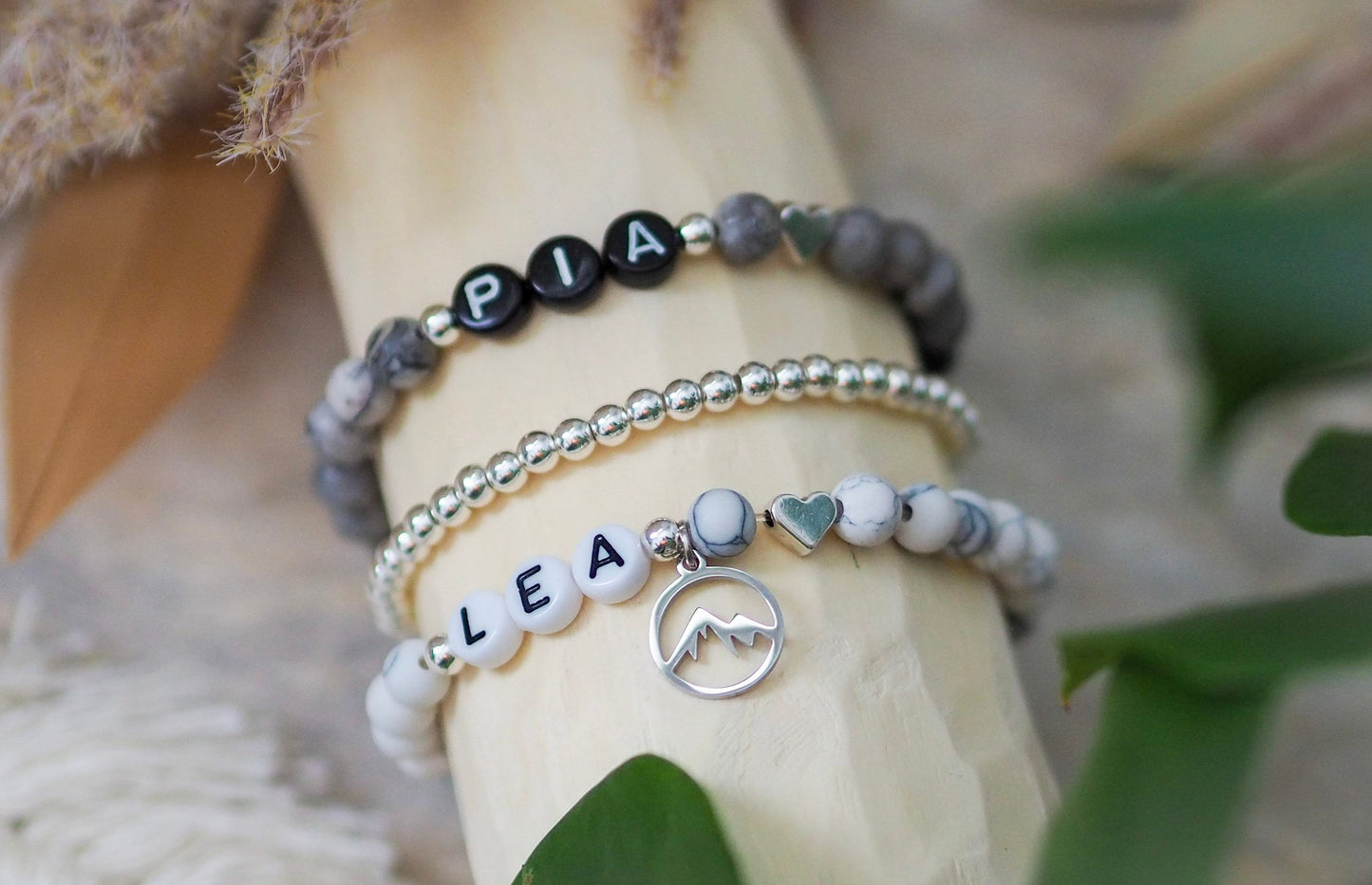 Perlenarmband Natursteinperlen personalisiert mit Initialen