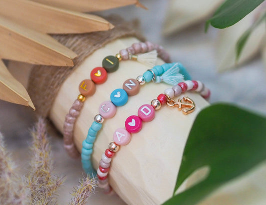 Perlenarmband Rocailles Glasperlen personalisiert mit Initialen bunt/silber
