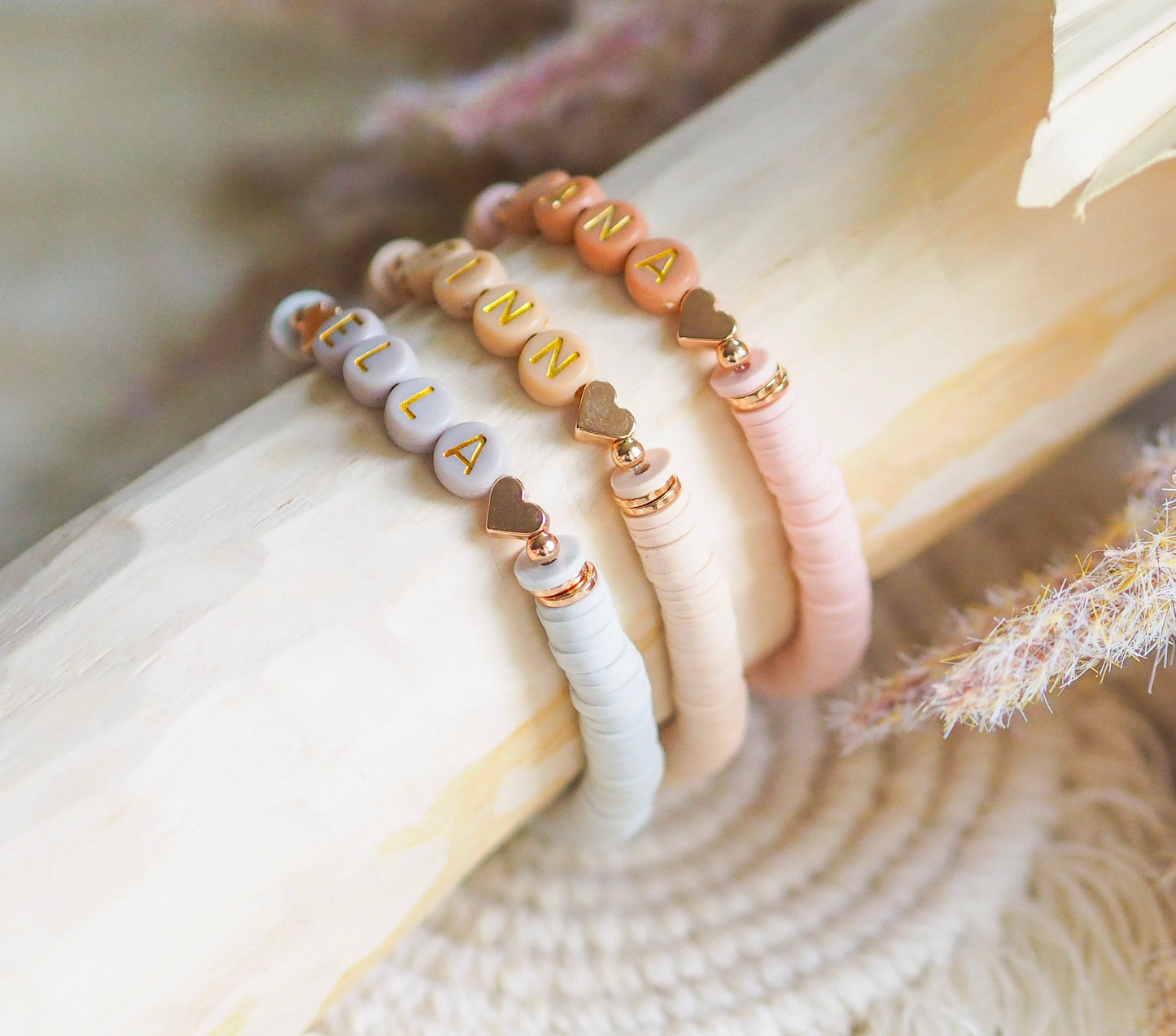 Perlenarmband Heishi Perlen personalisiert mit Initialen