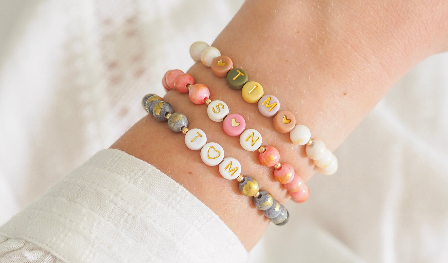 Perlenarmband Natursteinperlen personalisiert mit Initialen