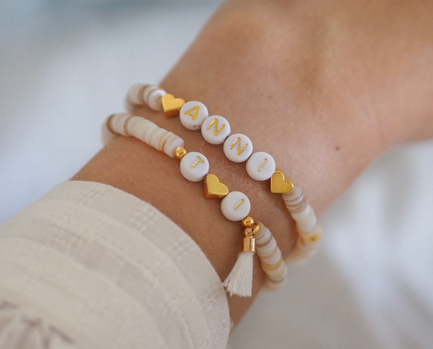 Perlenarmband Muschelperlen personalisiert mit Initialen gold