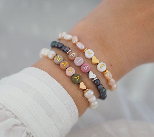 Perlenarmband Muschelperlen personalisiert mit Initialen